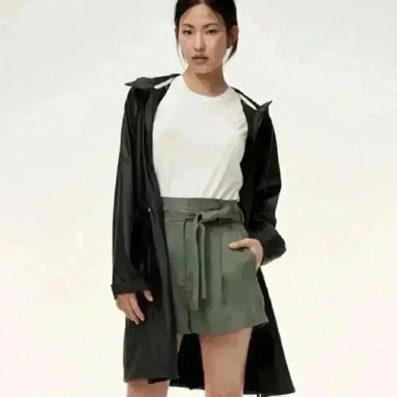 Theory Eco Crunch Belt Shorts in Thyme Linen Blend Size 4 - Picture 1 of 12